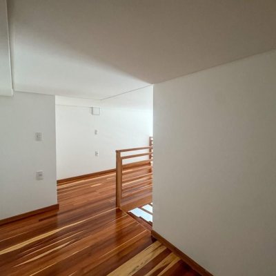Apartamentos com 74m², 2 quartos (sendo 1 suíte), 1 garagem, no bairro Monte Verde em Florianópolis