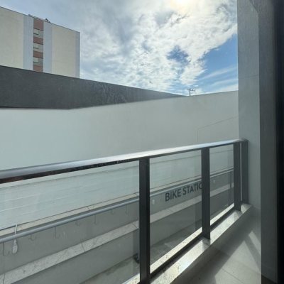 Apartamentos com 74m², 2 quartos (sendo 1 suíte), 1 garagem, no bairro Monte Verde em Florianópolis