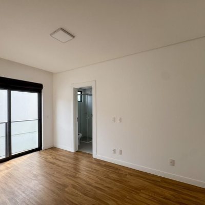 Apartamentos com 74m², 2 quartos (sendo 1 suíte), 1 garagem, no bairro Monte Verde em Florianópolis