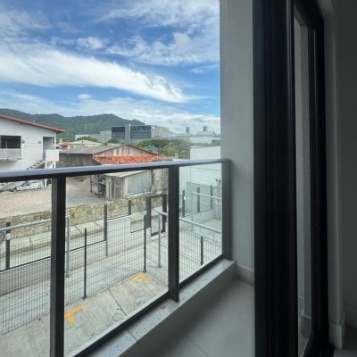 Apartamentos com 74m², 2 quartos (sendo 1 suíte), 1 garagem, no bairro Monte Verde em Florianópolis