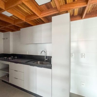 Apartamentos com 74m², 2 quartos (sendo 1 suíte), 1 garagem, no bairro Monte Verde em Florianópolis