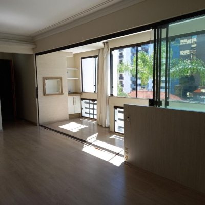 Apartamentos com 110m², 3 quartos, 1 suíte, 2 garagens, no bairro Centro em Florianópolis