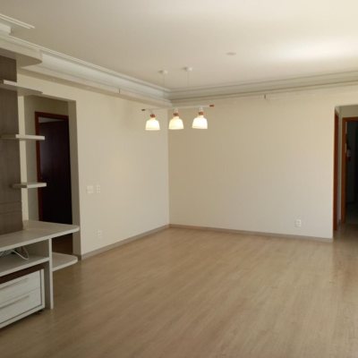 Apartamentos com 110m², 3 quartos, 1 suíte, 2 garagens, no bairro Centro em Florianópolis