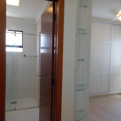 Apartamentos com 110m², 3 quartos, 1 suíte, 2 garagens, no bairro Centro em Florianópolis