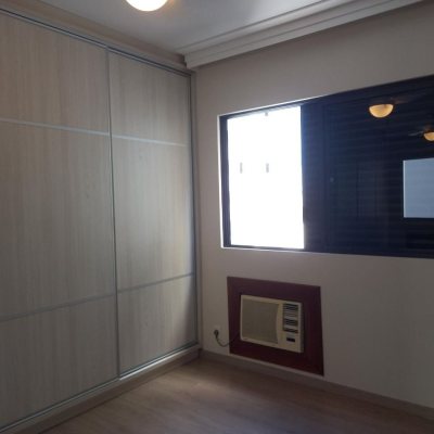 Apartamentos com 110m², 3 quartos, 1 suíte, 2 garagens, no bairro Centro em Florianópolis