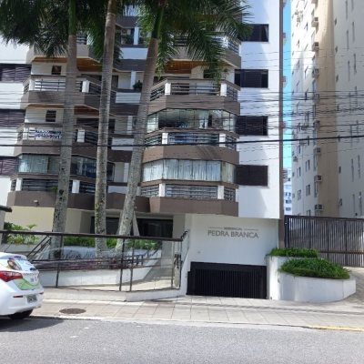 Apartamentos com 110m², 3 quartos, 1 suíte, 2 garagens, no bairro Centro em Florianópolis
