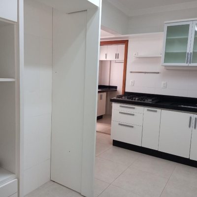 Apartamentos com 110m², 3 quartos, 1 suíte, 2 garagens, no bairro Centro em Florianópolis