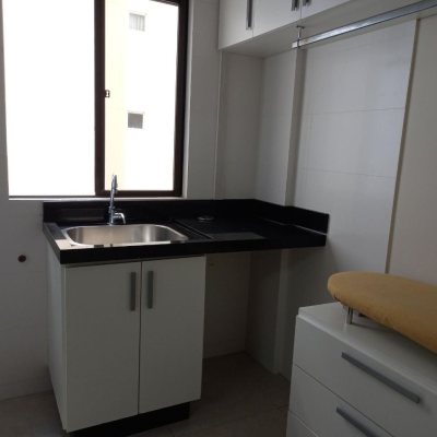 Apartamentos com 110m², 3 quartos, 1 suíte, 2 garagens, no bairro Centro em Florianópolis