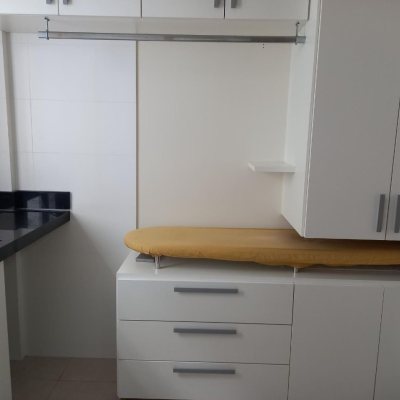 Apartamentos com 110m², 3 quartos, 1 suíte, 2 garagens, no bairro Centro em Florianópolis