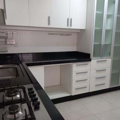 Apartamentos com 110m², 3 quartos, 1 suíte, 2 garagens, no bairro Centro em Florianópolis