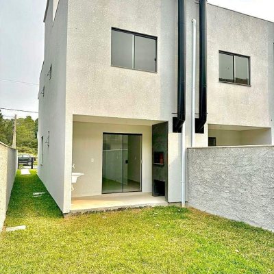Casa Residencial com 117m², 2 quartos, 2 suítes, 2 garagens, no bairro São João Do Rio Vermelho em Florianópolis