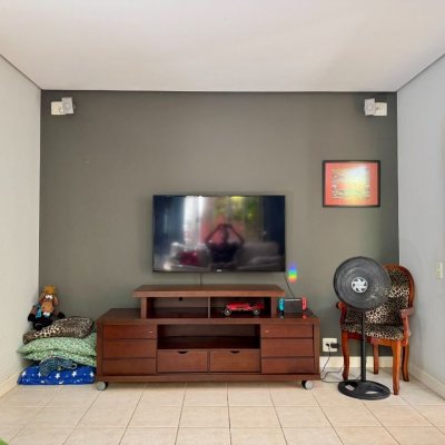 Casa Residencial com 378m², 4 quartos (sendo 3 suítes), 3 garagens, no bairro Lagoa Da Conceição em Florianópolis