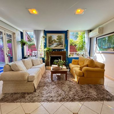 Casa Residencial com 378m², 4 quartos (sendo 3 suítes), 3 garagens, no bairro Lagoa Da Conceição em Florianópolis