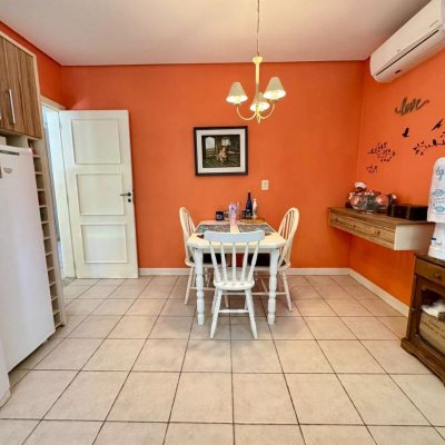 Casa Residencial com 378m², 4 quartos (sendo 3 suítes), 3 garagens, no bairro Lagoa Da Conceição em Florianópolis