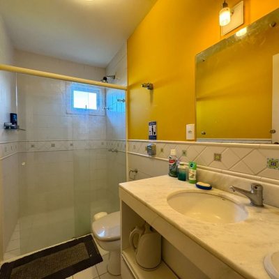 Casa Residencial com 378m², 4 quartos (sendo 3 suítes), 3 garagens, no bairro Lagoa Da Conceição em Florianópolis