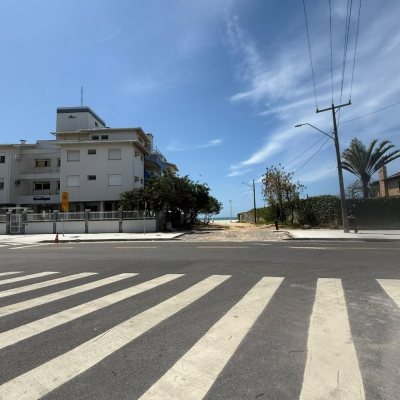 Apartamentos com 42m², 1 quarto, 1 garagem, no bairro Ingleses do Rio Vermelho em Florianópolis