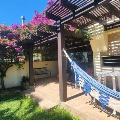 Casa Residencial com 185m², 4 quartos, 2 suítes, 2 garagens, no bairro Itacorubi em Florianópolis