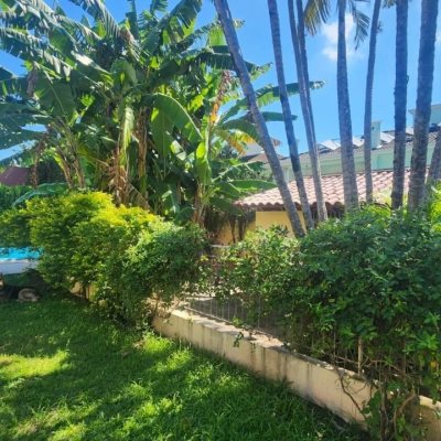 Casa Residencial com 185m², 4 quartos, 2 suítes, 2 garagens, no bairro Itacorubi em Florianópolis