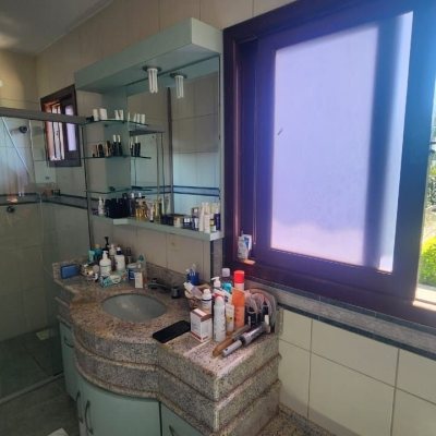 Casa Residencial com 185m², 4 quartos, 2 suítes, 2 garagens, no bairro Itacorubi em Florianópolis