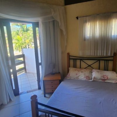 Casa Residencial com 185m², 4 quartos, 2 suítes, 2 garagens, no bairro Itacorubi em Florianópolis