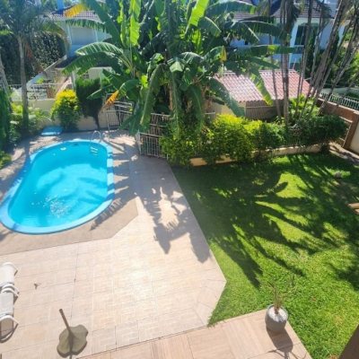 Casa Residencial com 185m², 4 quartos, 2 suítes, 2 garagens, no bairro Itacorubi em Florianópolis