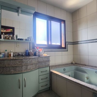 Casa Residencial com 185m², 4 quartos, 2 suítes, 2 garagens, no bairro Itacorubi em Florianópolis