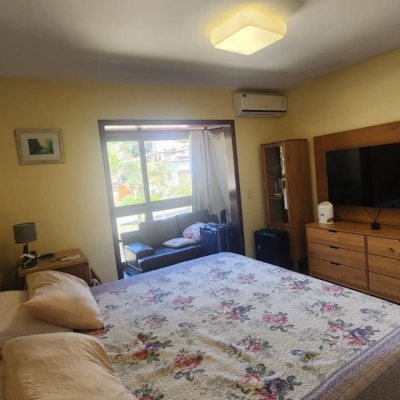 Casa Residencial com 185m², 4 quartos, 2 suítes, 2 garagens, no bairro Itacorubi em Florianópolis