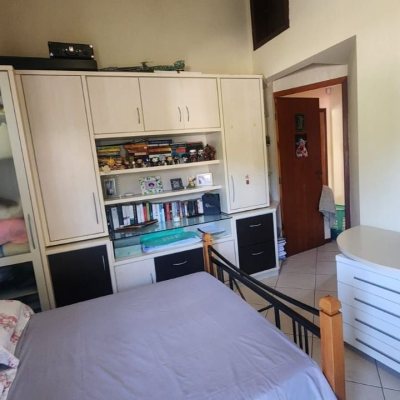 Casa Residencial com 185m², 4 quartos, 2 suítes, 2 garagens, no bairro Itacorubi em Florianópolis