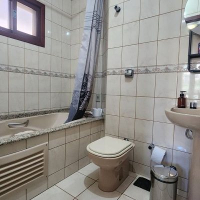 Casa Residencial com 185m², 4 quartos, 2 suítes, 2 garagens, no bairro Itacorubi em Florianópolis