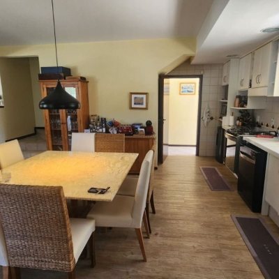 Casa Residencial com 185m², 4 quartos, 2 suítes, 2 garagens, no bairro Itacorubi em Florianópolis