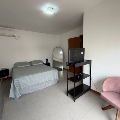 Casa em Condomínio com 118m², 3 quartos, 1 suíte, 2 garagens, no bairro Campeche em Florianópolis