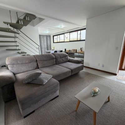 Casa em Condomínio com 118m², 3 quartos, 1 suíte, 2 garagens, no bairro Campeche em Florianópolis