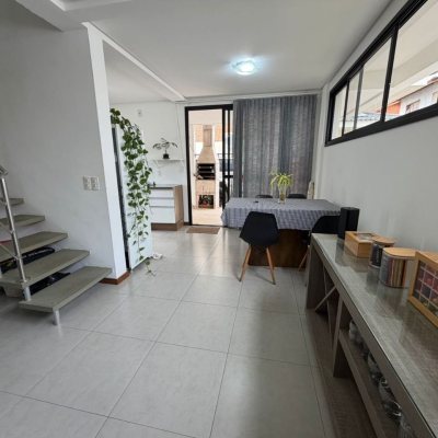 Casa em Condomínio com 118m², 3 quartos, 1 suíte, 2 garagens, no bairro Campeche em Florianópolis