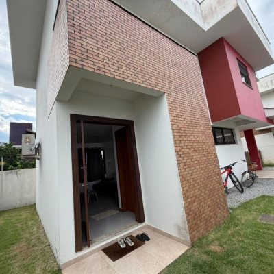 Casa em Condomínio com 118m², 3 quartos, 1 suíte, 2 garagens, no bairro Campeche em Florianópolis