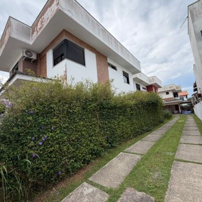 Casa em Condomínio com 118m², 3 quartos, 1 suíte, 2 garagens, no bairro Campeche em Florianópolis