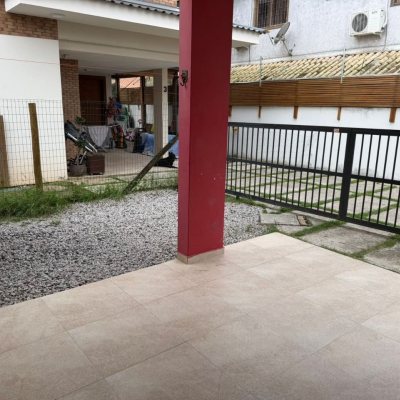 Casa em Condomínio com 118m², 3 quartos, 1 suíte, 2 garagens, no bairro Campeche em Florianópolis