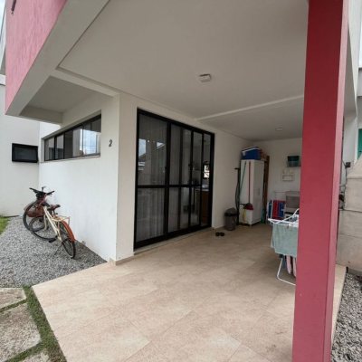 Casa em Condomínio com 118m², 3 quartos, 1 suíte, 2 garagens, no bairro Campeche em Florianópolis