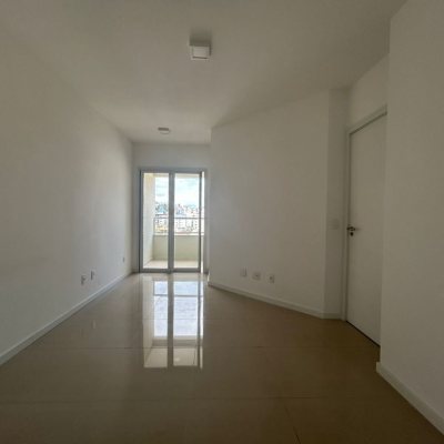Apartamentos com 68m², 2 quartos (sendo 1 suíte), 2 garagens, no bairro Abraão em Florianópolis