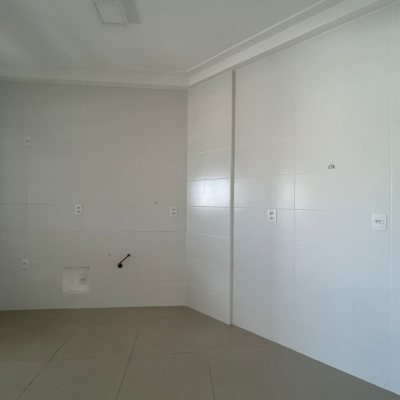 Apartamentos com 68m², 2 quartos (sendo 1 suíte), 2 garagens, no bairro Abraão em Florianópolis