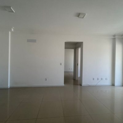 Apartamentos com 68m², 2 quartos (sendo 1 suíte), 2 garagens, no bairro Abraão em Florianópolis
