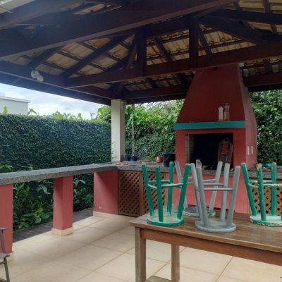 Casa Residencial com 288m², 5 quartos, 1 suíte, 2 garagens, no bairro Campeche em Florianópolis