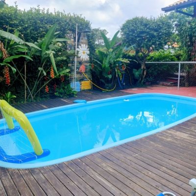 Casa Residencial com 288m², 5 quartos, 1 suíte, 2 garagens, no bairro Campeche em Florianópolis