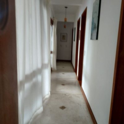 Casa Residencial com 288m², 5 quartos, 1 suíte, 2 garagens, no bairro Campeche em Florianópolis