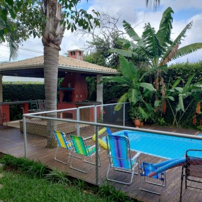 Casa Residencial com 288m², 5 quartos, 1 suíte, 2 garagens, no bairro Campeche em Florianópolis