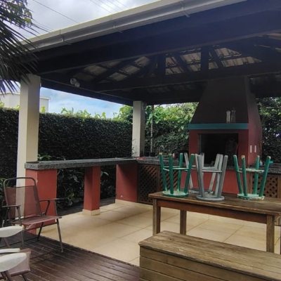 Casa Residencial com 288m², 5 quartos, 1 suíte, 2 garagens, no bairro Campeche em Florianópolis