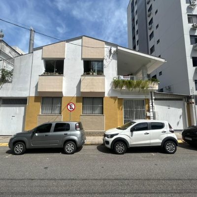 Casa Residencial/Comercial com 400m², 4 garagens, no bairro Centro em Florianópolis