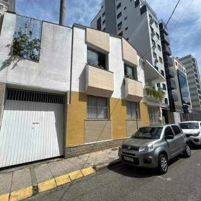 Casa Residencial/Comercial com 400m², 4 garagens, no bairro Centro em Florianópolis
