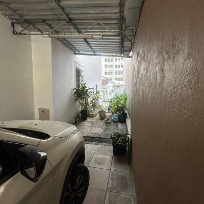 Casa Residencial/Comercial com 400m², 4 garagens, no bairro Centro em Florianópolis