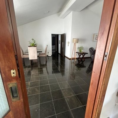 Casa Residencial/Comercial com 400m², 4 garagens, no bairro Centro em Florianópolis