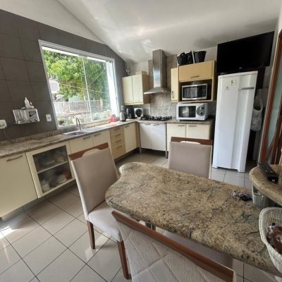 Casa Residencial/Comercial com 400m², 4 garagens, no bairro Centro em Florianópolis